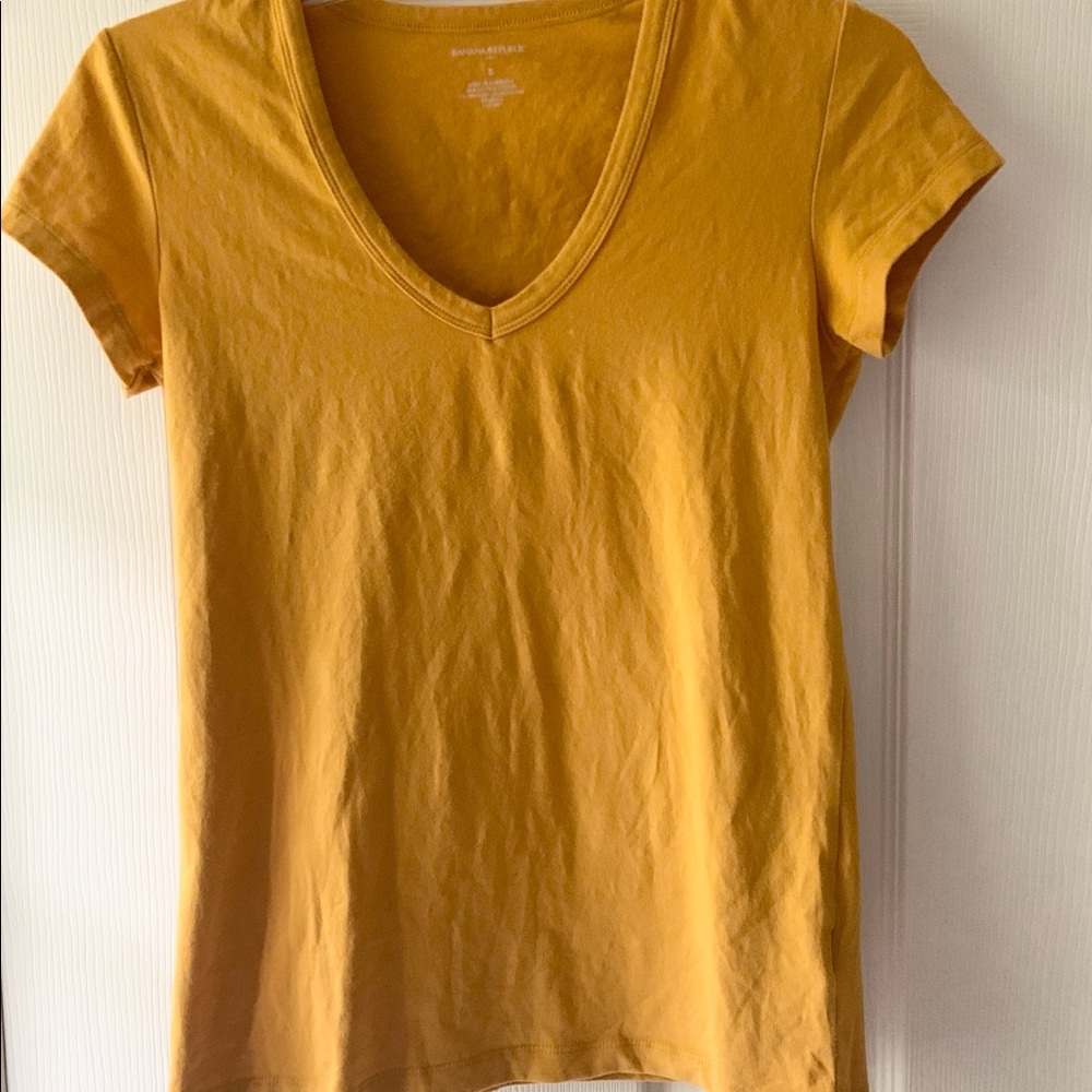 Banana Republic V-neck tee shirt
